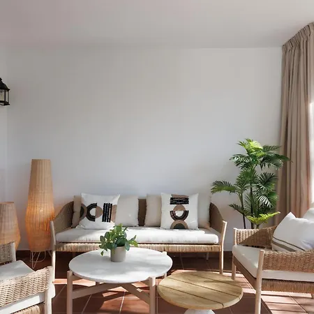 Banus - Lovely-1bdm, Terrace, 3pools Апартаменты *