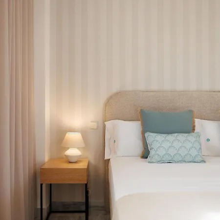 Апартаменти Banus - Lovely-1bdm, Terrace, 3pools